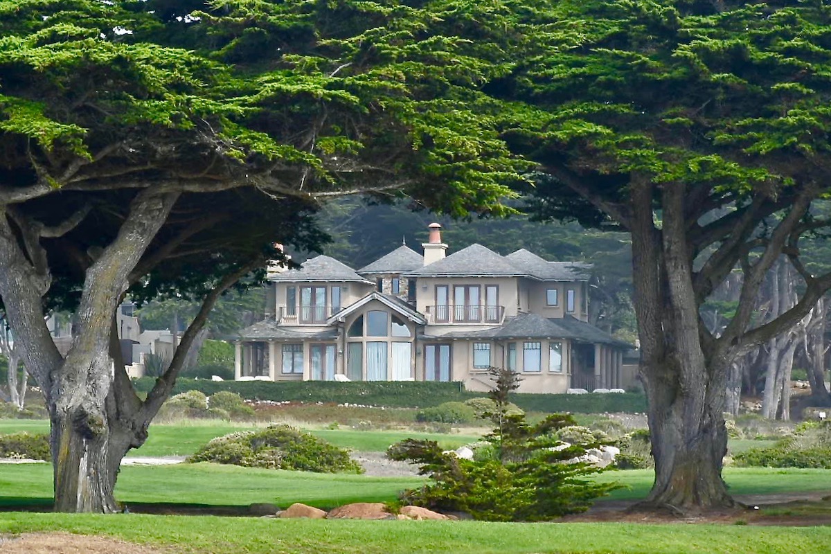 Rodeo Drive Home facing the Shore Course